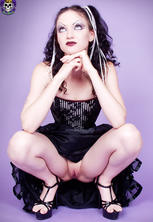 Pigtailed gothic babe scar 13 shows her perfect pussy