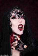 Elegantly tempting gothic vampire beauty razorcandi